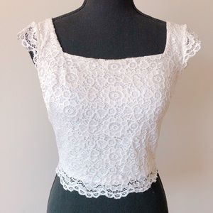 ⛔️SOLD⛔️Bebe lace top